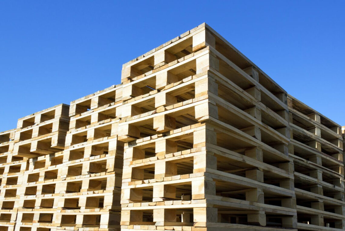 Ekologia w logistyce – recykling i skup palet drewnianych